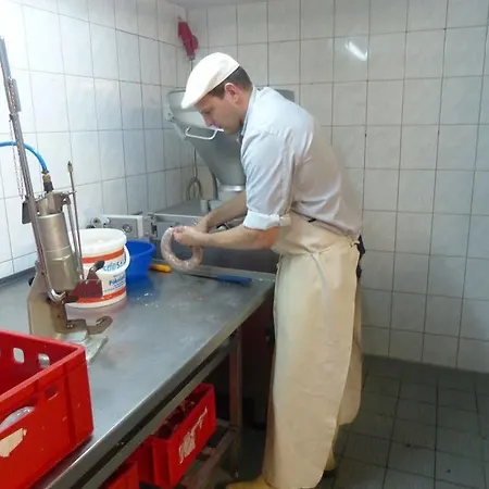 Friedchen Mit Eigener Fleischerei 3*